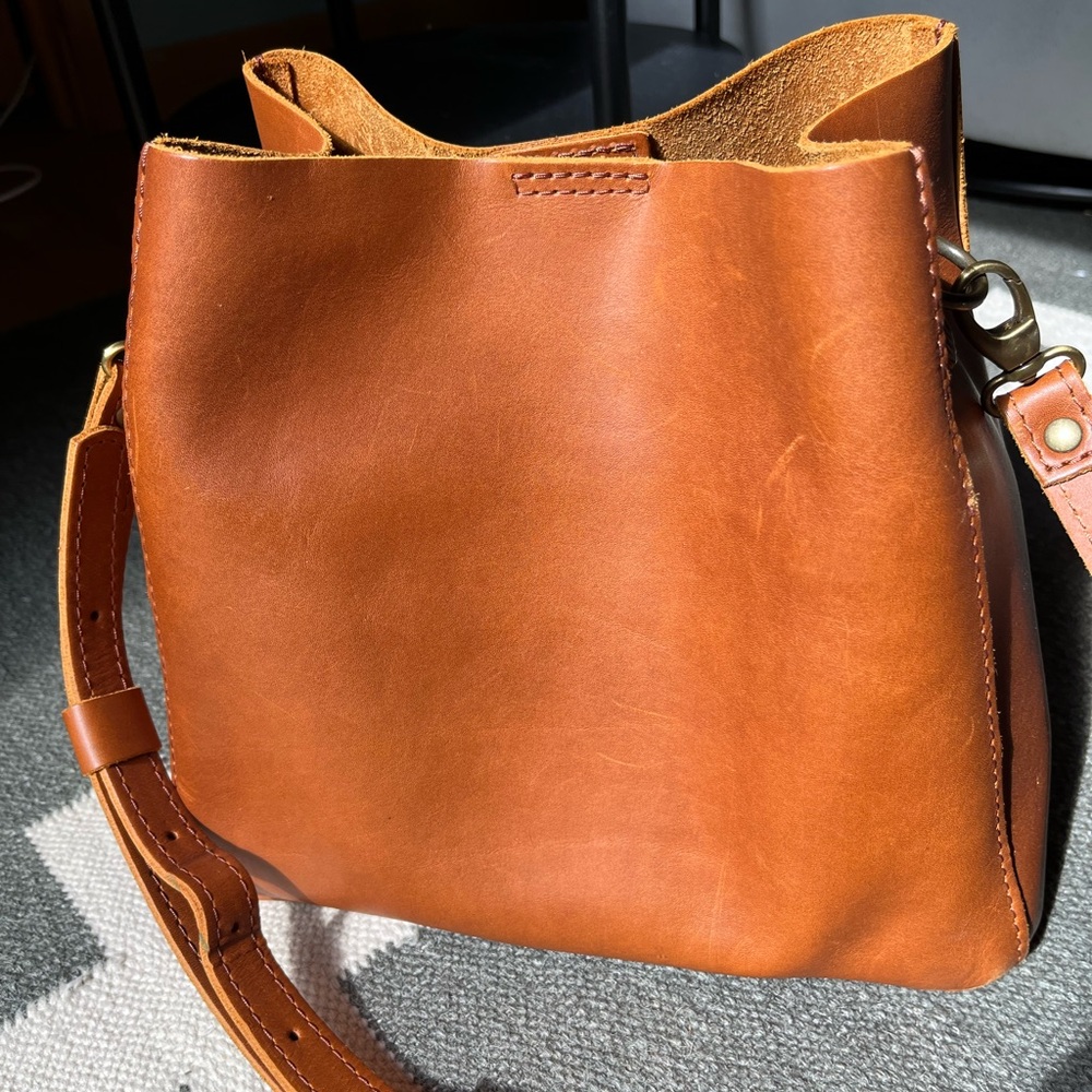Portland Leather Goods PLG Butterfly Bucket Bag - Picture 9 of 9
